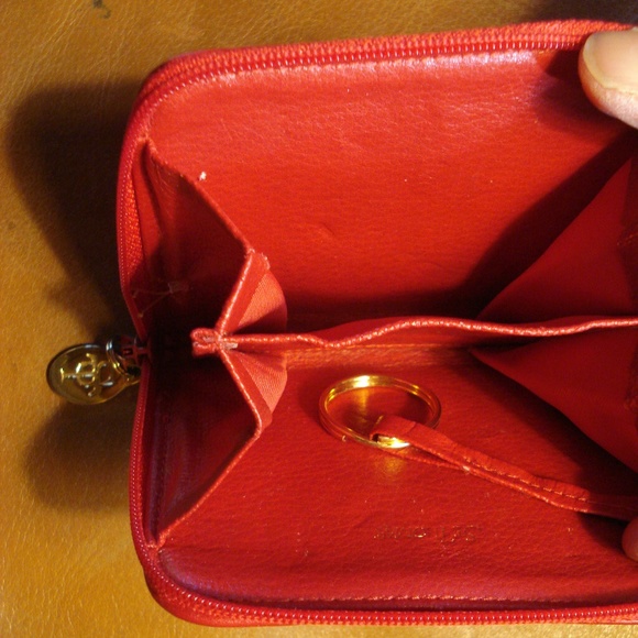 St.Thomas small red leather zip wallet, nwot - Picture 3 of 3